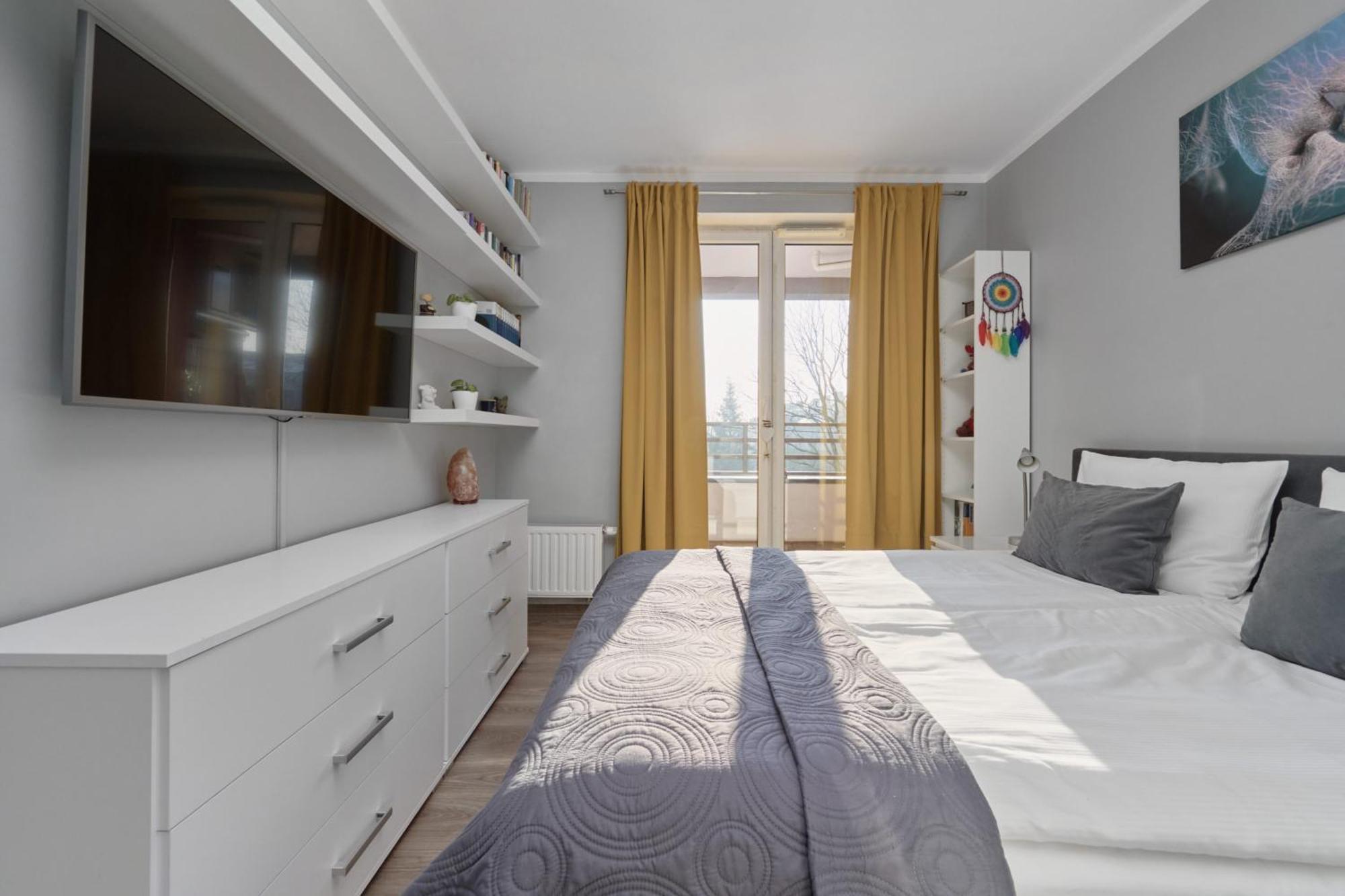 Lively In With Balcony And Desk By Renters Wrocław