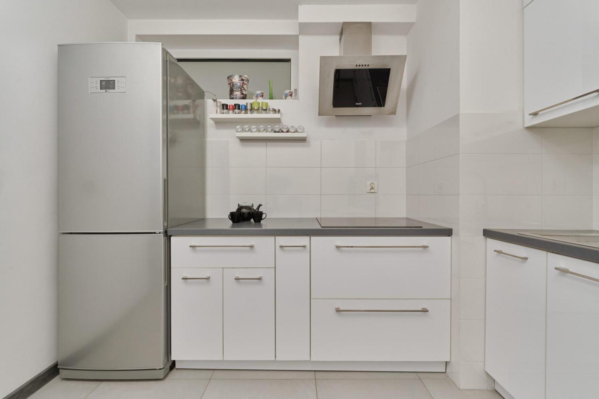 Lively In With Balcony And Desk By Renters Apartament